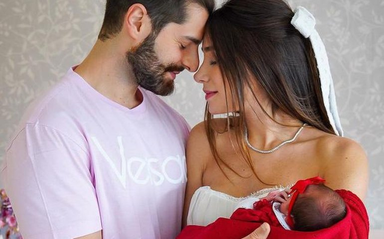 Rosto de filha de Alok e romana Novais aparece pela primeira vez