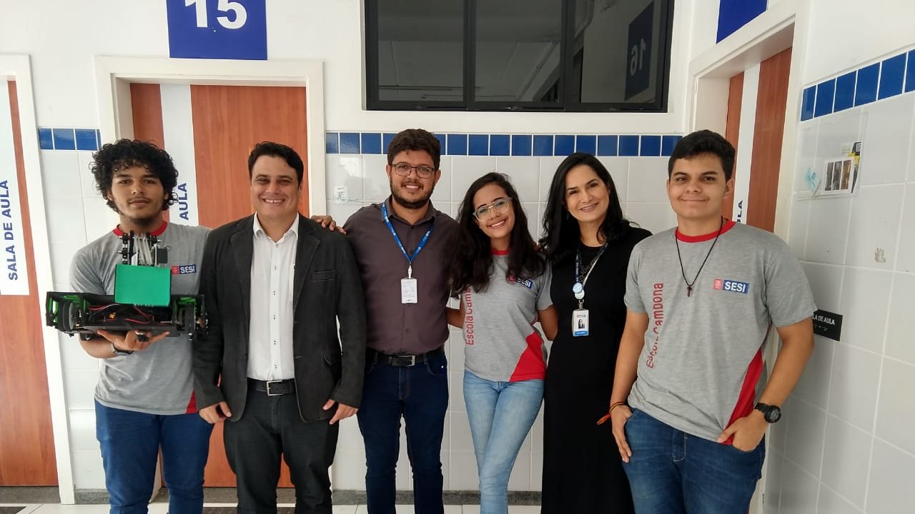Alunos do Sesi compartilham experiência na robótica com universitários
