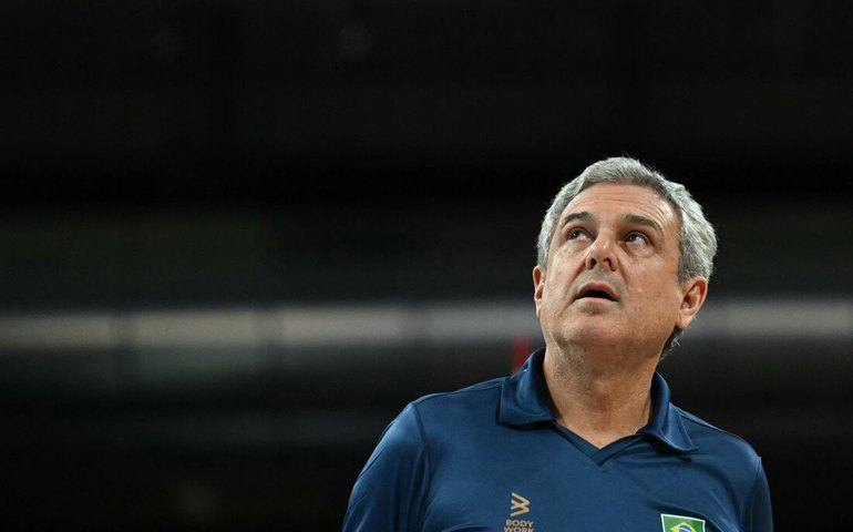 Zé Roberto 'completa' quadro de medalhas e não garante que fica na seleção de vôlei