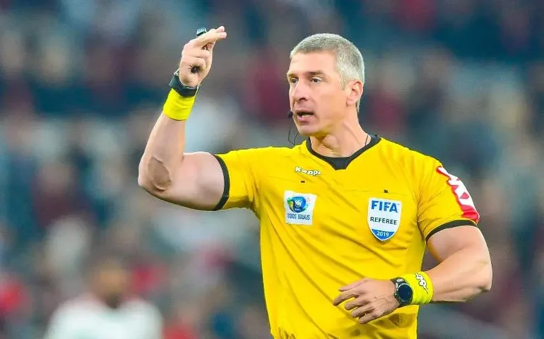 Fluminense se revolta com Anderson Daronco no clássico e presidente pede sua 'aposentadoria'