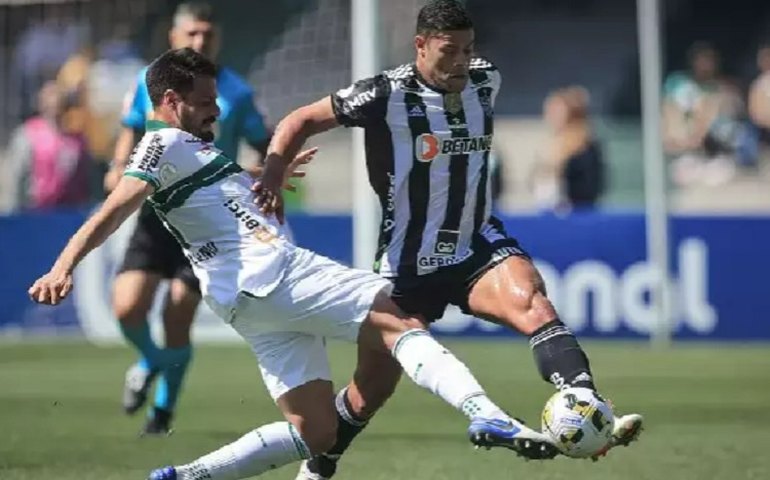 Atlético-MG marca no último lance, se reabilita com vitória e afunda o Coritiba
