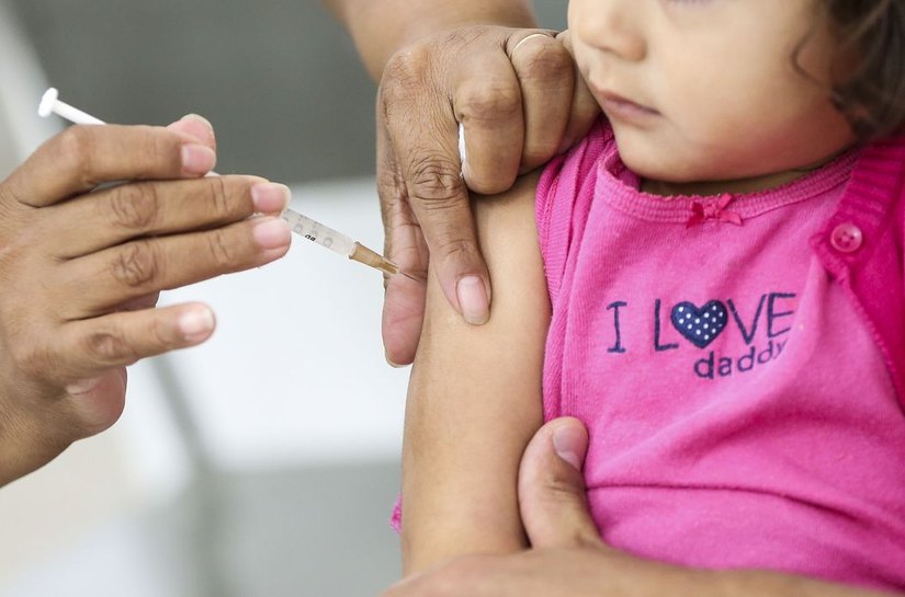 Com sarampo de volta ao Brasil, pediatra alerta para urgência da “dose zero”