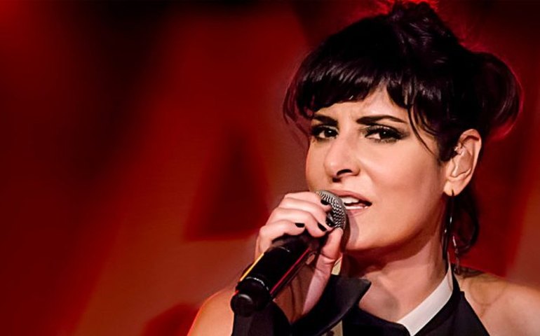 Fernanda Abreu lança em DVD registro de show sem plateia