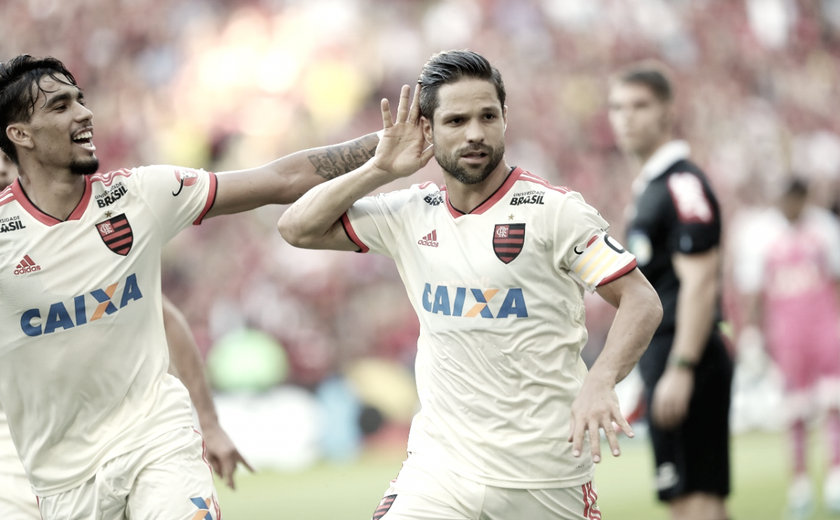 Flamengo vence Bahia com gols no 1º tempo e lidera o Brasileirão