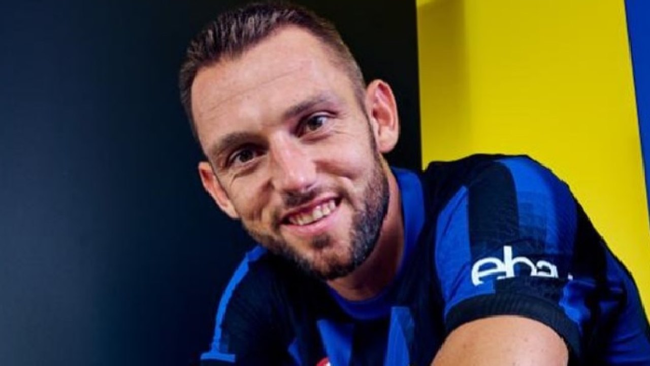 Zagueiro da Inter de Milão explica motivo para voltar às redes após um ano: 'achei a senha'