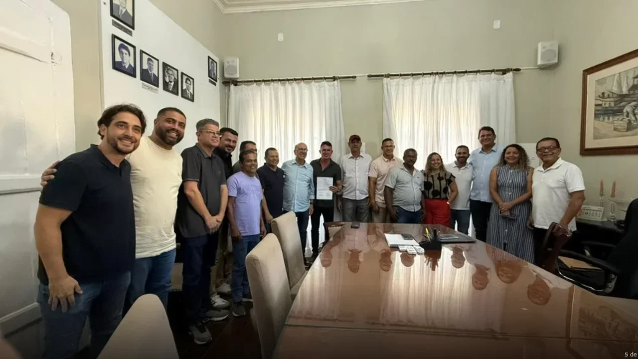 Prefeito Ronaldo Lopes assina ordem de serviço para primeiro CMEI da zona rural de Penedo