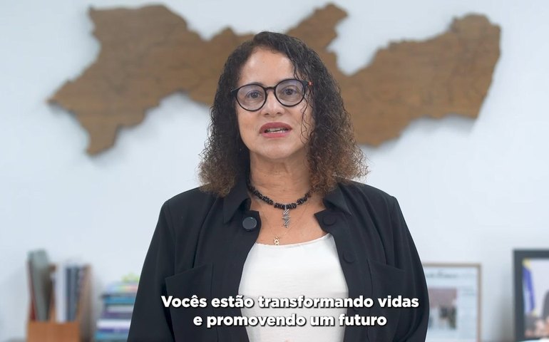 Ministra Luciana Santos destaca poder transformador de trabalhos realizados por alunos do Sesi Alagoas