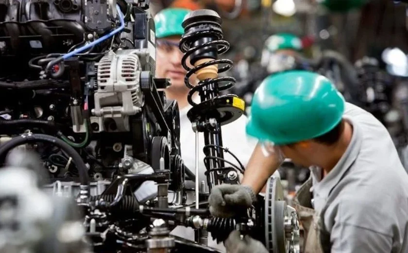 IBGE/produção industrial: principais quedas em maio foram de veículos e derivados do petróleo