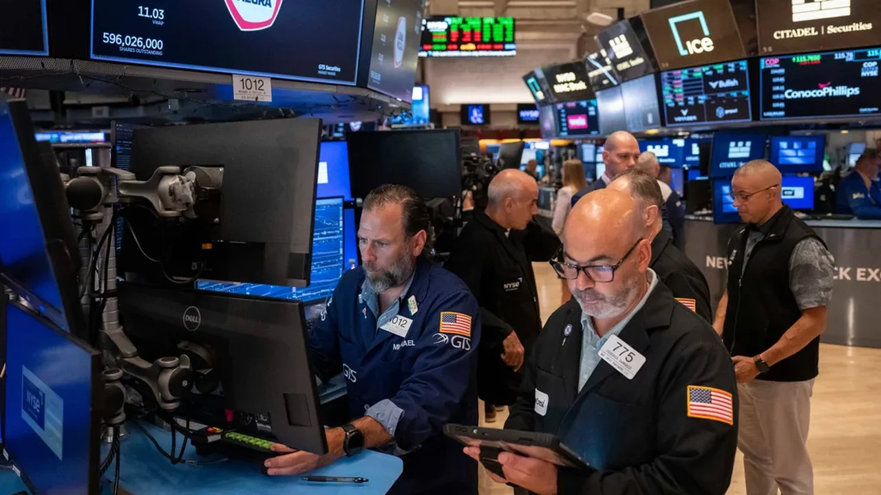 Wall Street flerta com um recorde após a alta das ações de inteligência artificial e o arrefecimento das preocupações com a inflação.