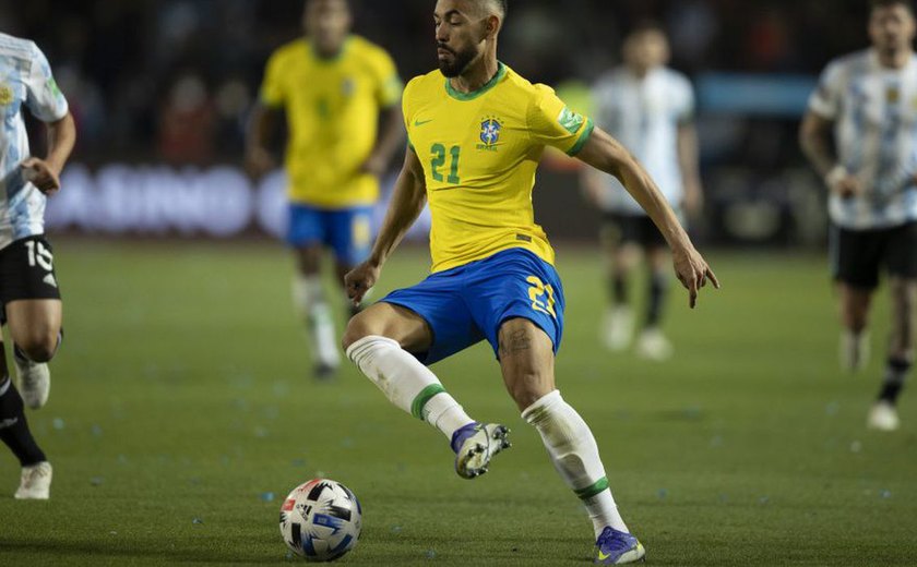 Brasil empata com Equador em jogo com duas expulsões e quatro intervenções do VAR