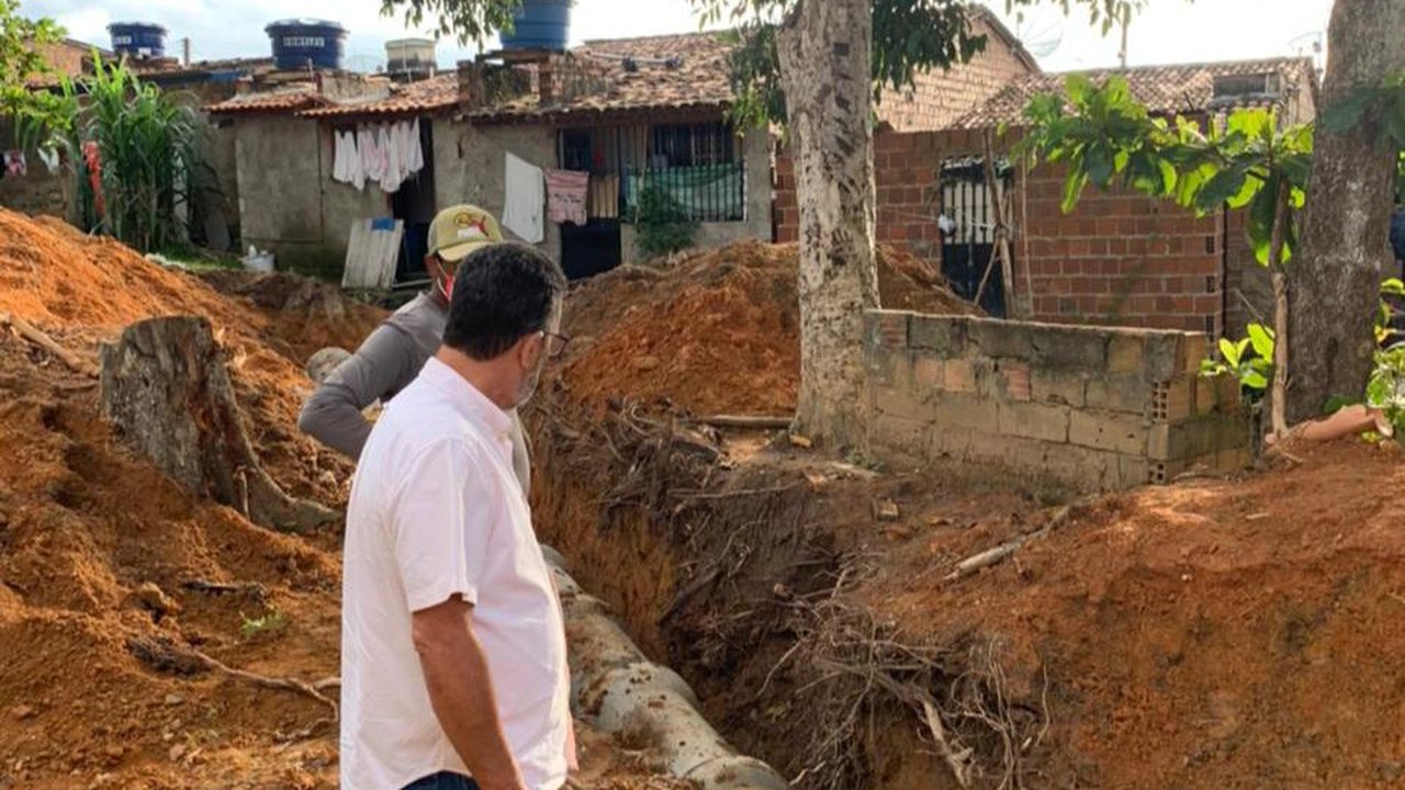 Prefeito Neno Freitas acompanha serviços de melhorias para o abastecimento de água e saneamento