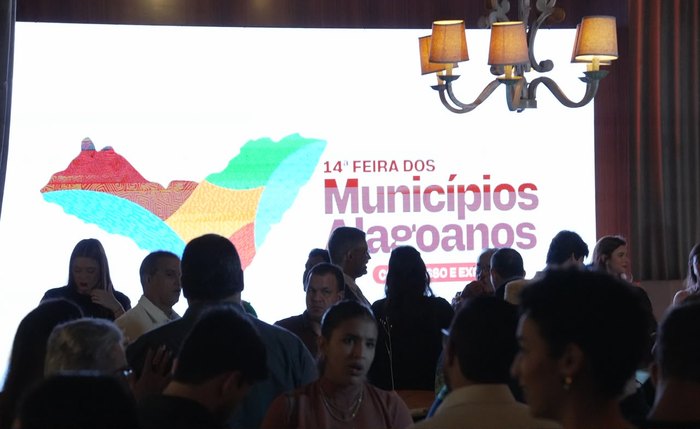 Lançamento reuniu gestores municipais, autoridades e representantes de diversos setores em Maceió