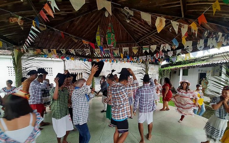 Hospital Escola Portugal Ramalho realiza festa junina para os usuários