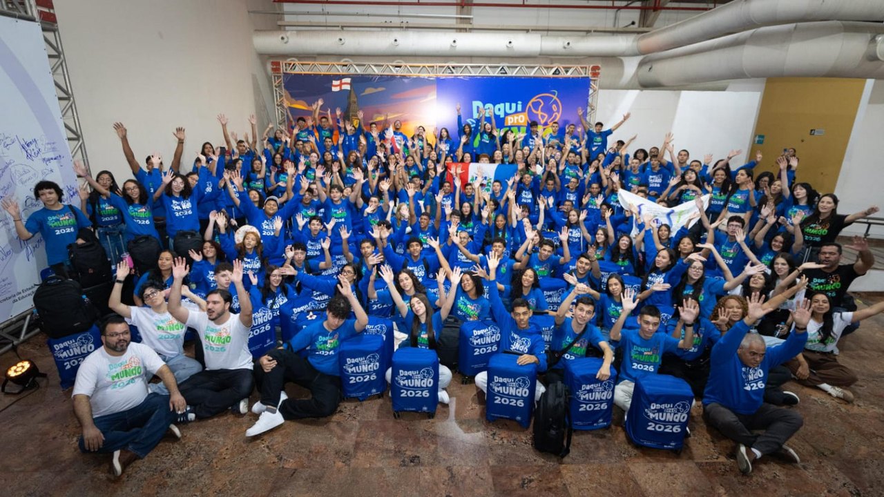 Governo de Alagoas realiza cerimônia de despedida dos 150 estudantes do programa Daqui pra o Mundo
