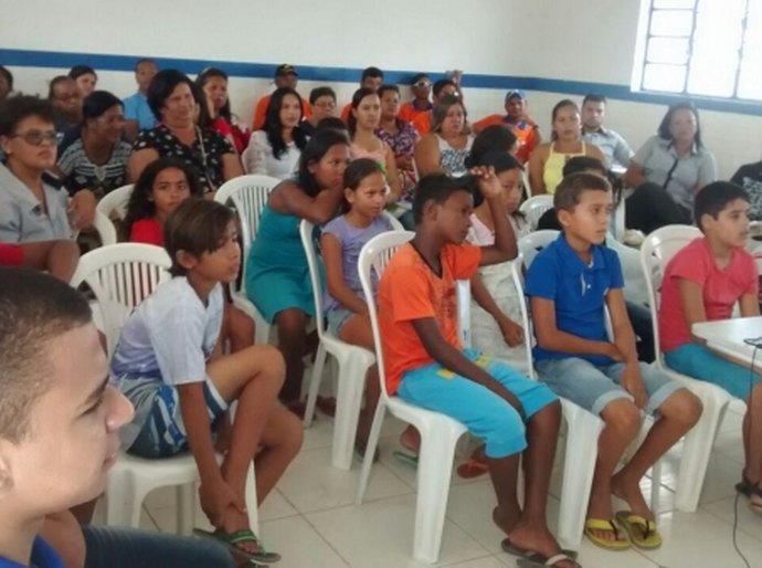 Estudantes aprendem a coleta de resíduos sólidos em Campo Alegre