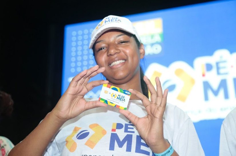 Após dois anos de Pé-de-Meia, abandono escolar em Alagoas cai 45%