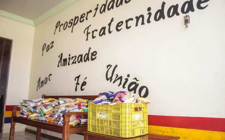 Detran entrega mais de 4,5 toneladas de alimentos arrecadados nas corridas do Maio Amarelo