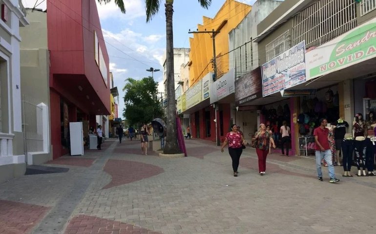 Idosa morre após pedir socorro e cair na calçada em Palmeira dos Índios
