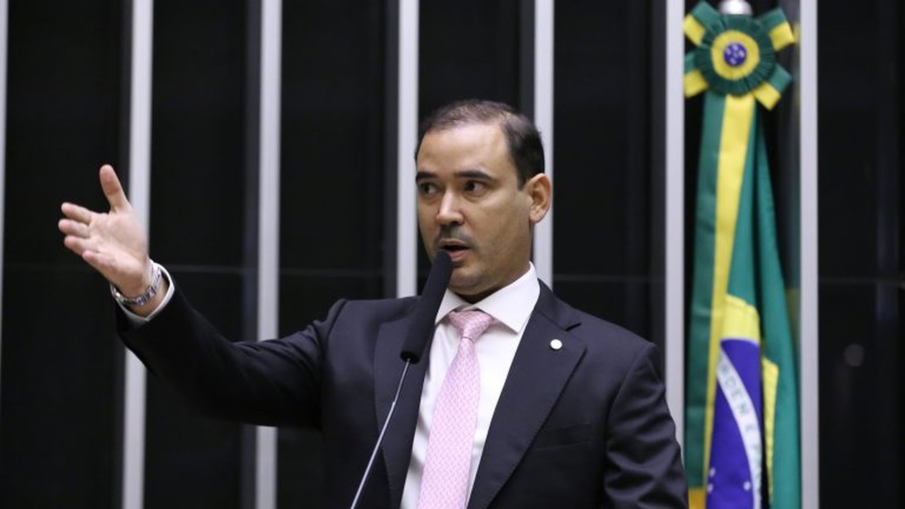 Quaest/TO: No 2º turno, Vicentinho Júnior tem 49% e Professora Dorinha, 42%