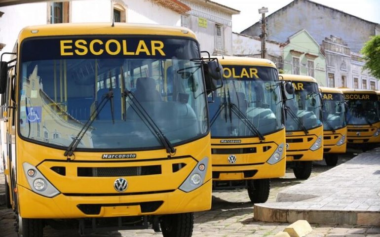 Prefeitura de Penedo disponibiliza transporte para inscritos no concurso que irão fazer a prova em Arapiraca