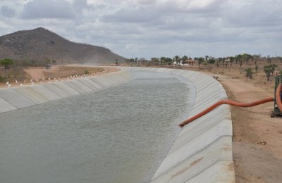 Em São José da Tapera, Canal do Sertão chega a 110 quilômetros