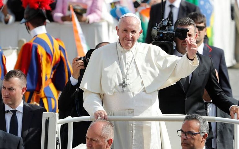 Papa elogia cinema e diz que mundo precisa de filmes que ‘suscitem espanto’