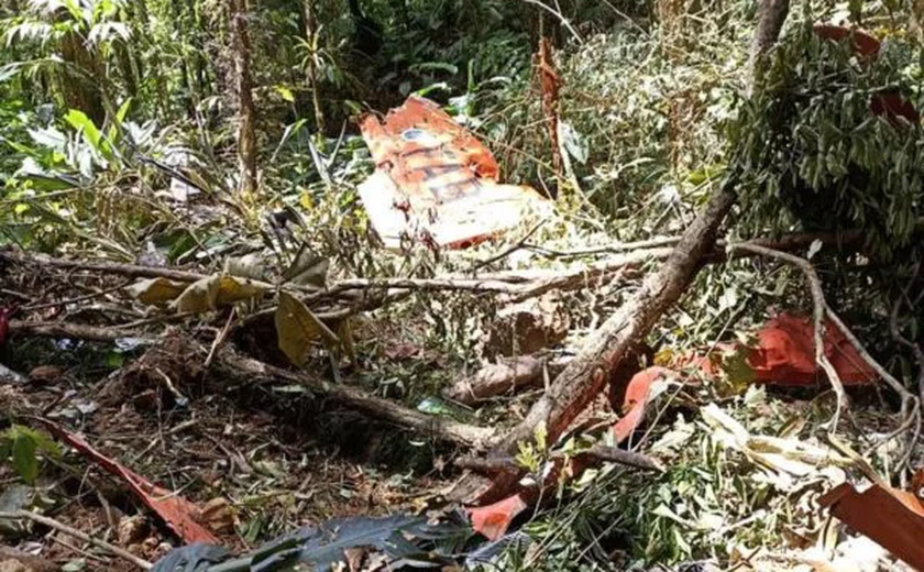 Avião da FAB desaparecido em SC é encontrado com duas pessoas mortas