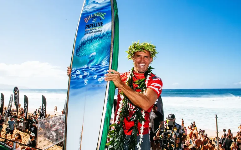 'Tudo chega ao fim', diz Kelly Slater após eliminação em etapa da WSL