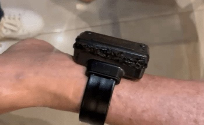 Bolsonaro diz que queimou tornozeleira “por curiosidade”