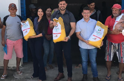 Prefeito Dalminho inicia entrega de sementes a pequenos agricultores de Belo Monte