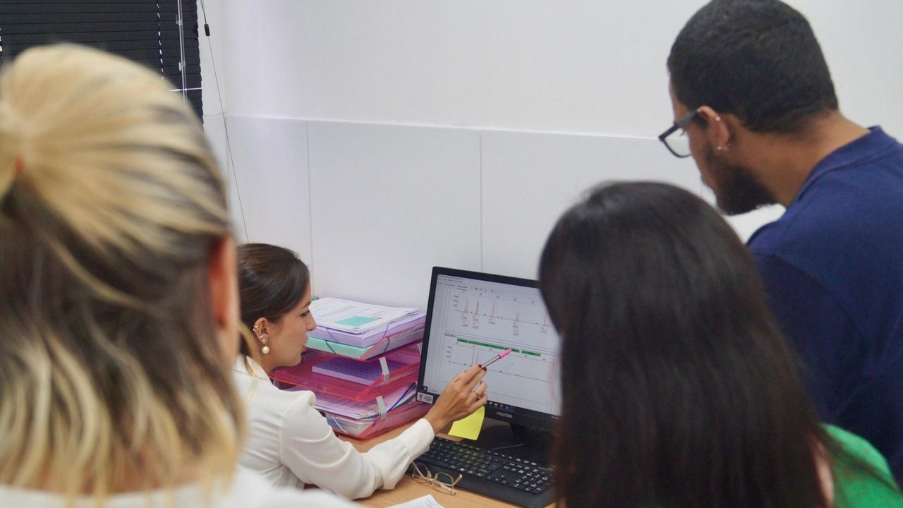 Grupo de pesquisa universitária realiza visita técnica ao Laboratório Forense de Alagoas