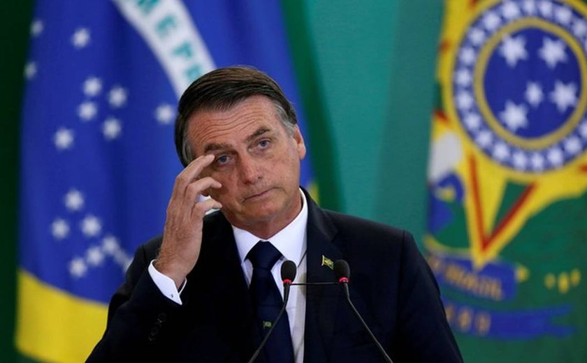 Defesa de Bolsonaro pede prisão domiciliar ao STF alegando problemas de saúde