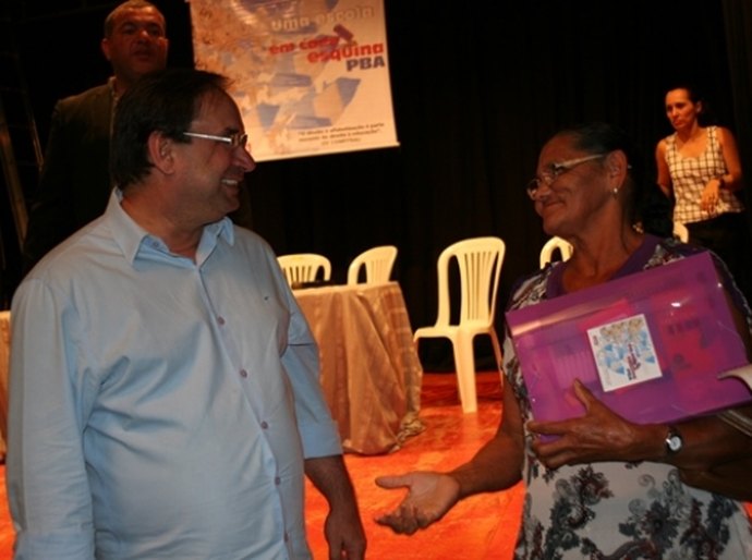 Programa Uma Escola em Cada Esquina deverá alfabetizar 1,2 mil alunos