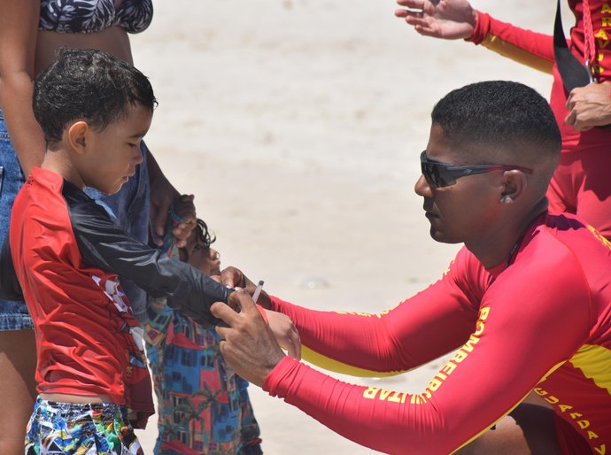 Corpo de Bombeiros localiza crianças perdidas em praias de Alagoas