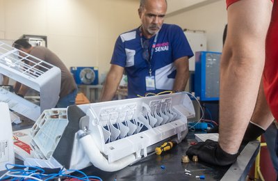 Senai Poço moderniza área de climatização em parceria com TCL-Semp e lança cursos para um mercado em expansão