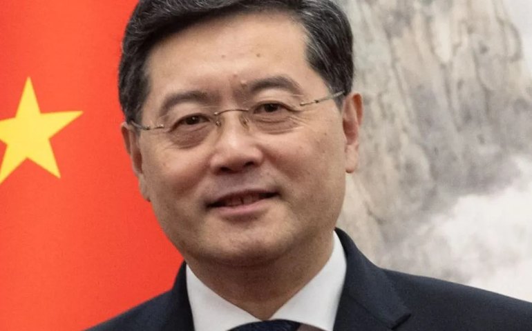 Após um mês desaparecido, chanceler da China é substituído por antecessor