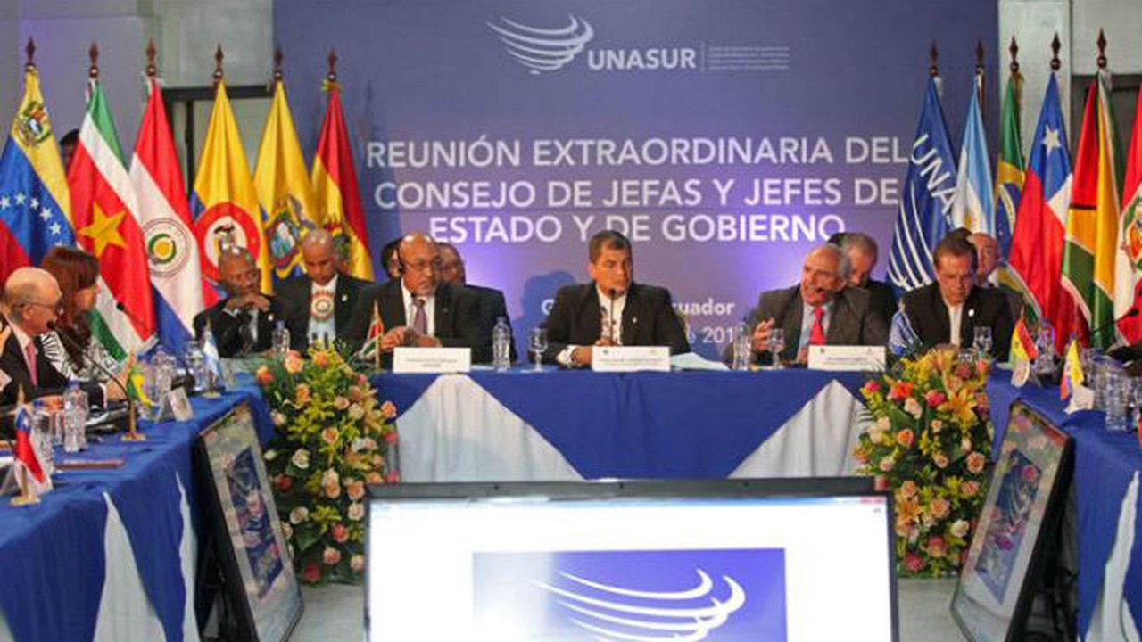 Em reunião no Equador, Unasul inaugura sede e adota cidadania sul-americana