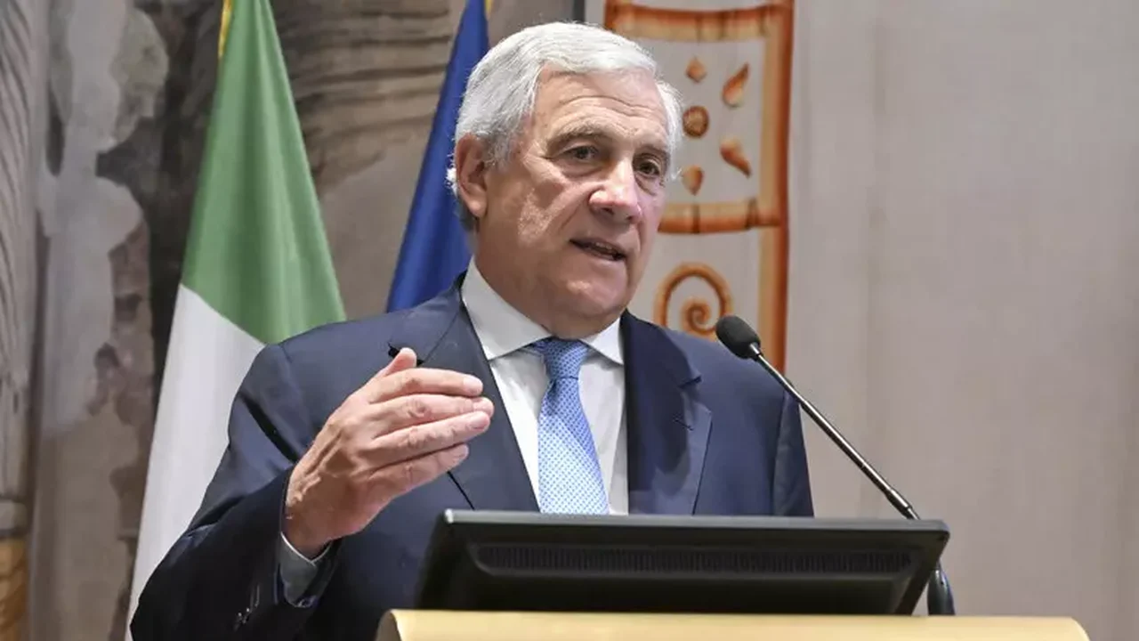 Tajani critica regularização de migrantes na Espanha: 'Poderão ir à Itália'