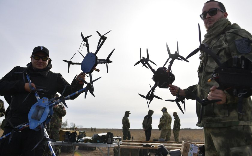 Especialista russo: instrutores ucranianos treinam combatentes na Síria para operar drones