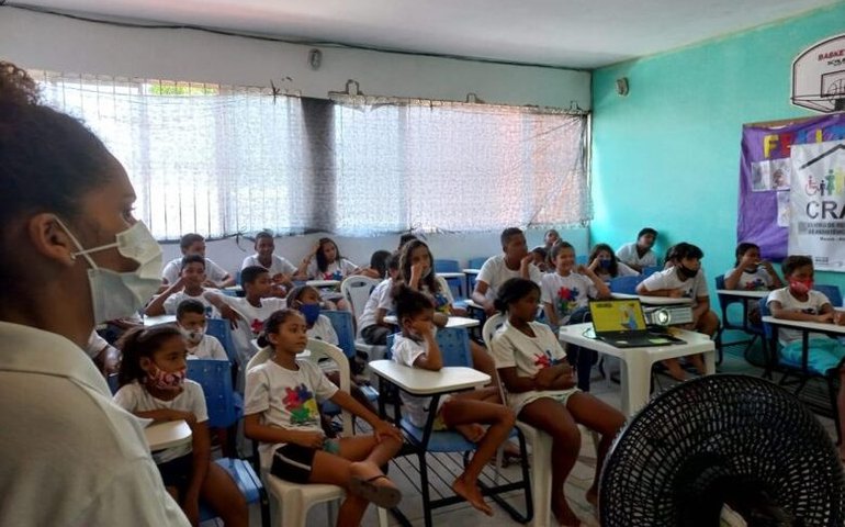 Serviço de Convivência do Cras Área Lagunar recebe palestra da BRK Ambiental