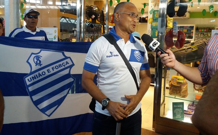 CSA confirma renovação com técnico Oliveira Canindé e quatro jogadores