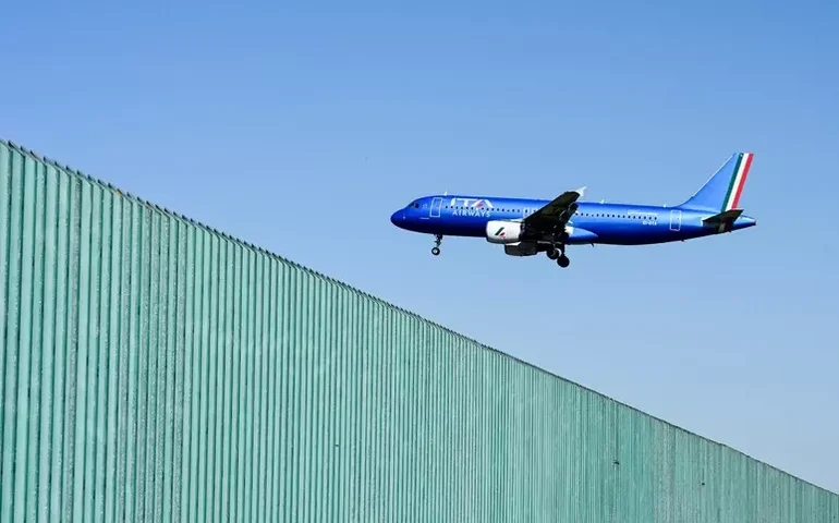 Itália garante ter reservas de combustível de aviação para até fim de maio
