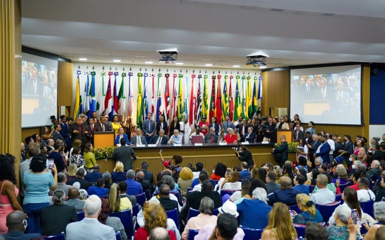 Posse do ministro Silvio Almeida chega ao primeiro lugar dos assuntos mais comentados no Twitter