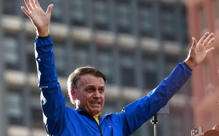 Bolsonaro elogia Trump por aumentar tarifas contra Brasil