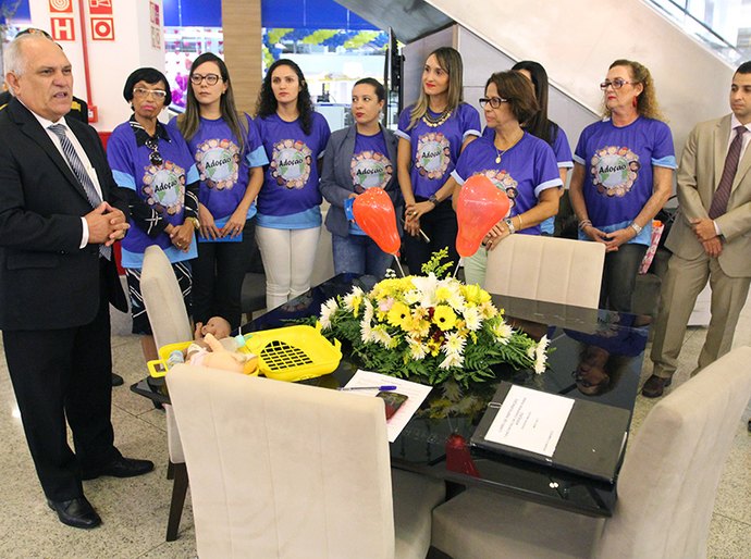 TJ tira dúvidas sobre adoção e apadrinhamento no Maceió Shopping