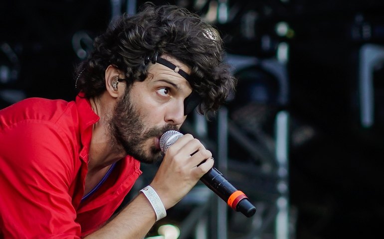 Saiba por que Diogo Defante, que encerrou quadro com BBBs no Domingão com Huck, usa tapa-olho