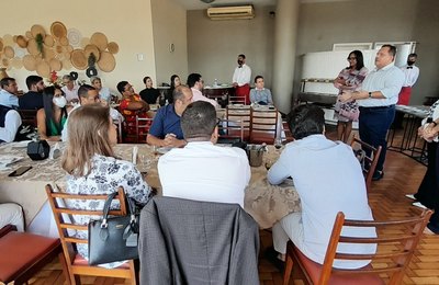 Grupo de advogados recebe Fernando Maciel em Penedo