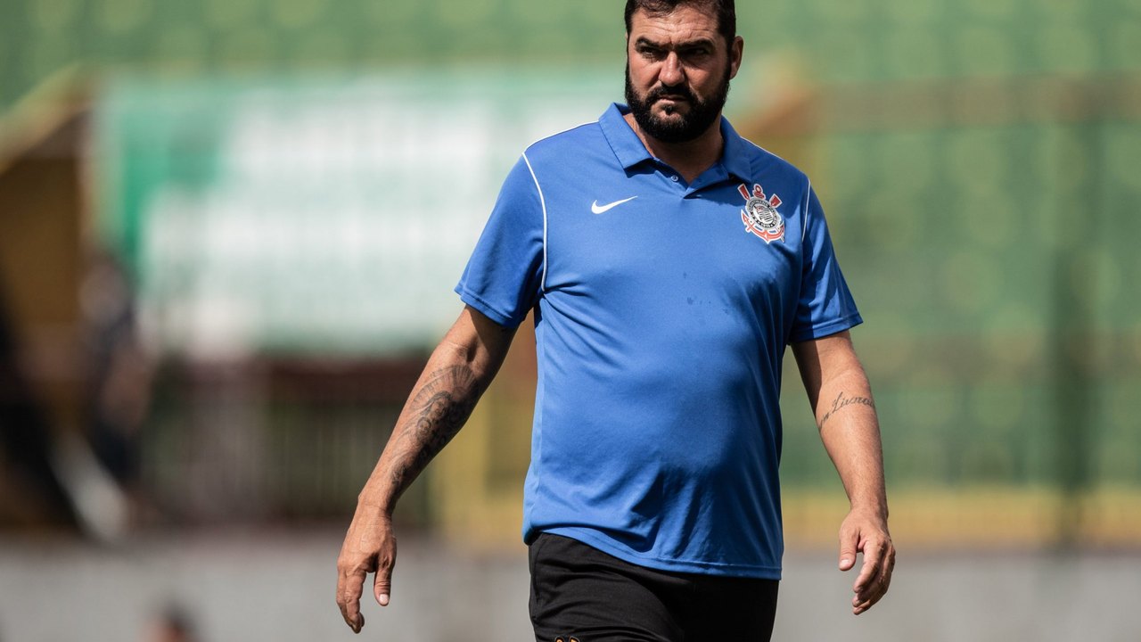 Corinthians despista sobre acerto com treinador e pode ter Danilo no banco contra o Del Valle