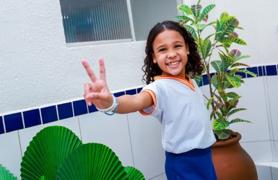 Saiba quem é a aluna de escola pública em AL que viralizou pela fluência em inglês