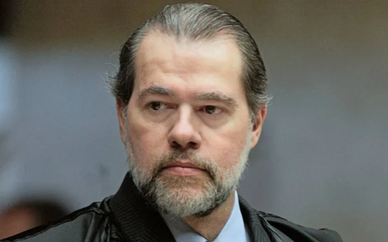 Toffoli chora em sessão do STF e diz que só ministros têm 'dimensão da cadeira'; veja vídeo